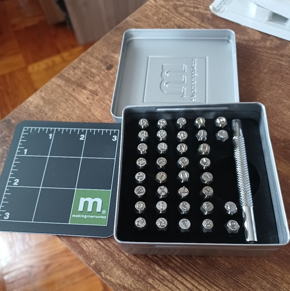 Making Memories embossing set - Picture 2 of 3